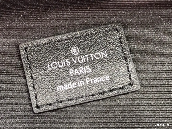 LOUIS BUMBAG DISCOVERY VUITTON 0422